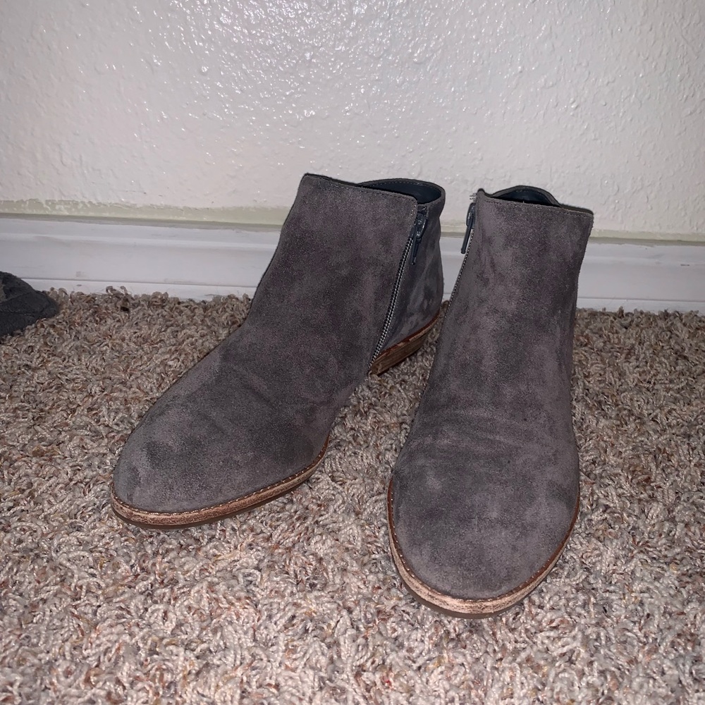 GB grey ankle boots